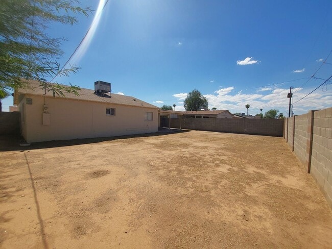 Building Photo - 5714 W Virginia Ave