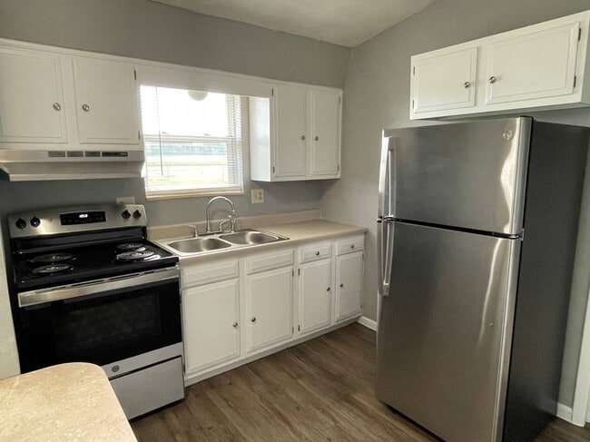 Building Photo - 2740 E Phylbeck Ave