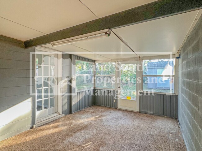 Building Photo - 2618 S Palmeden Dr