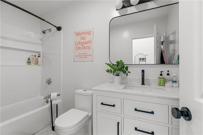 Building Photo - 26-30-30 W Narragansett Ave