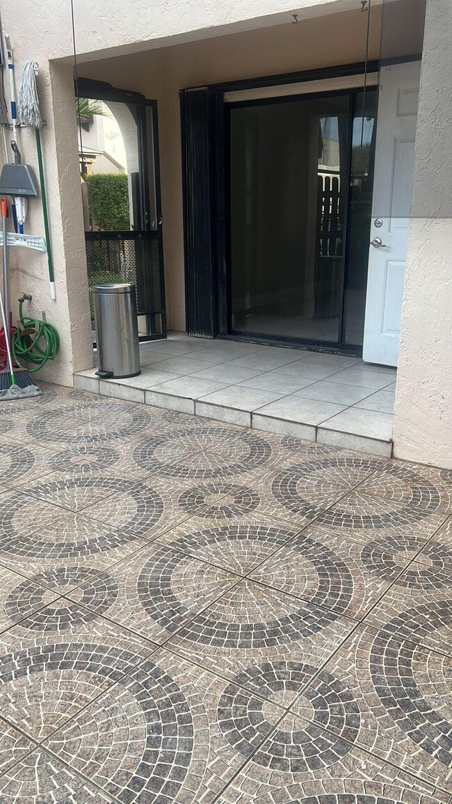 Building Photo - 6322 Seven Springs Blvd