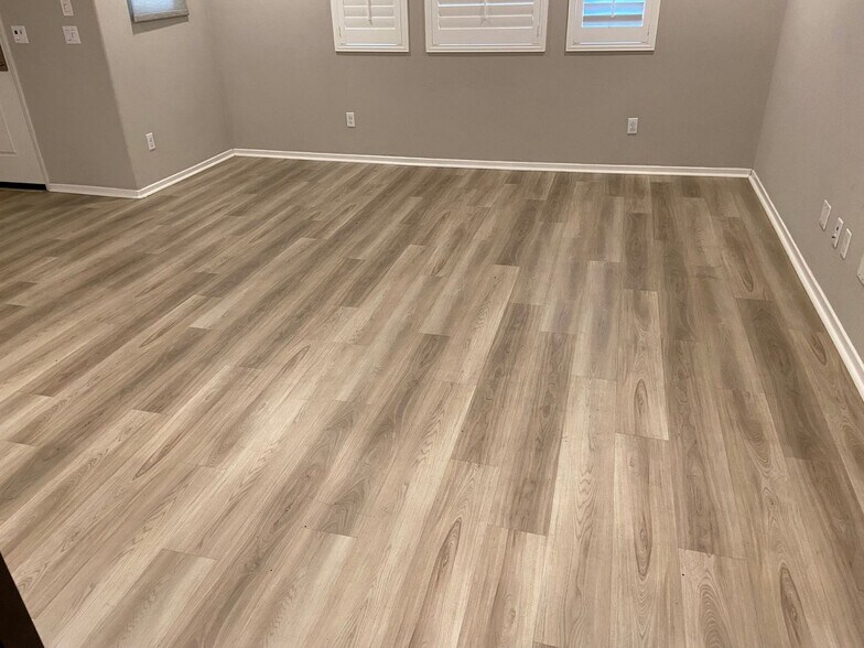 Building Photo - 5560 Kate Way