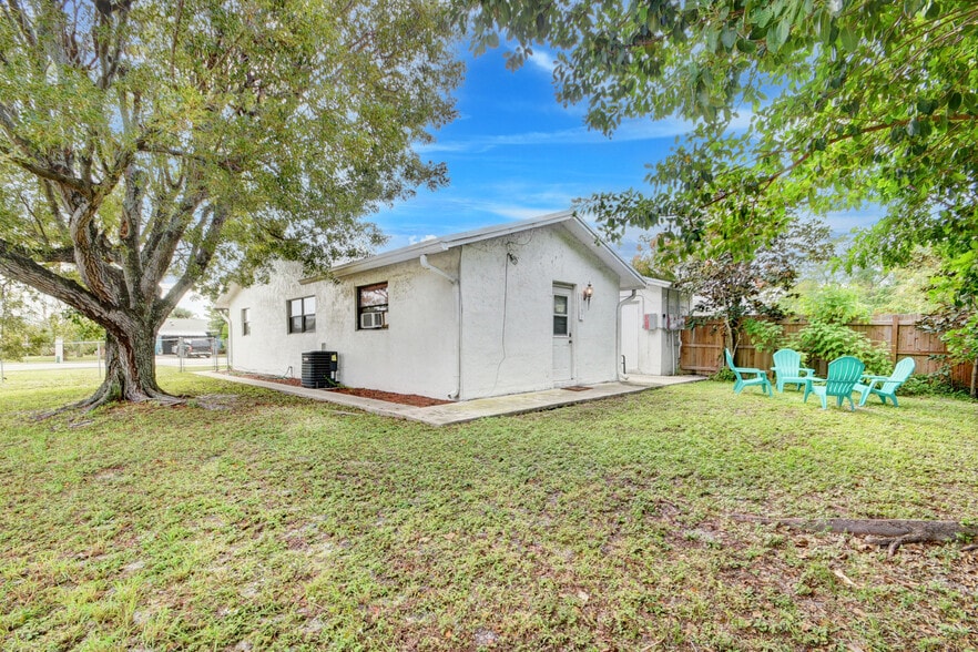 Building Photo - 101 SW 10th Ave