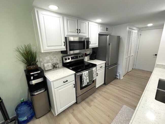 Building Photo - 6220 Crofton Dr
