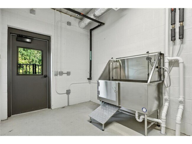 Building Photo - 7980 Rose St