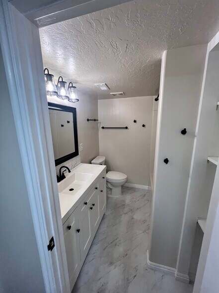 Building Photo - 9283 S Star Lily Cir