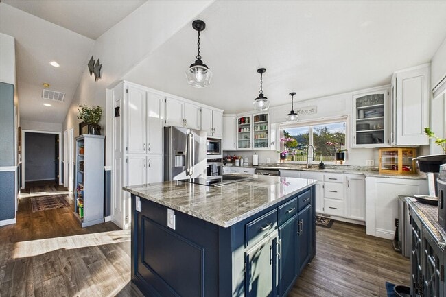 Building Photo - Custom Home on Property just outside of Eureka!