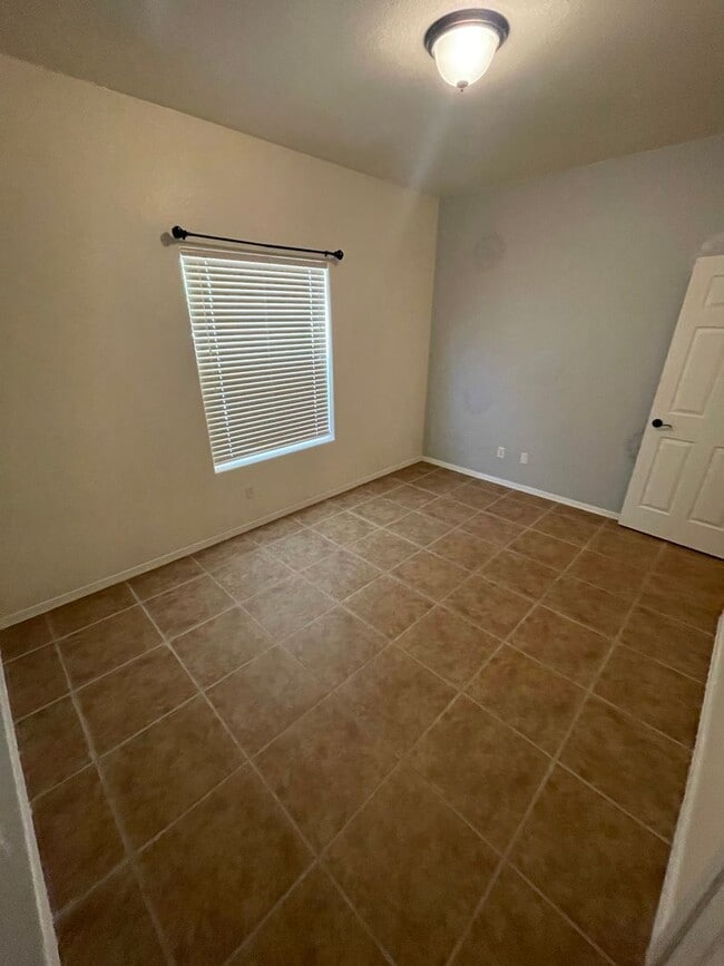 Building Photo - Lovely 4 Bedroom/2 Bath home in Parkhill E...
