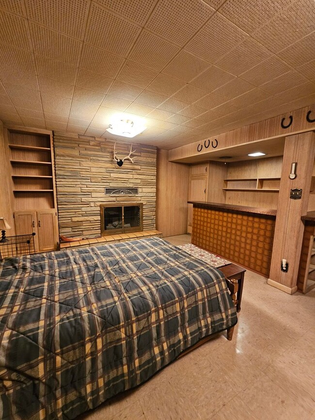 Building Photo - 4 BED | 2.5 BATH | DOUBLE GARAGE | WEST RAPID | FURNISHED