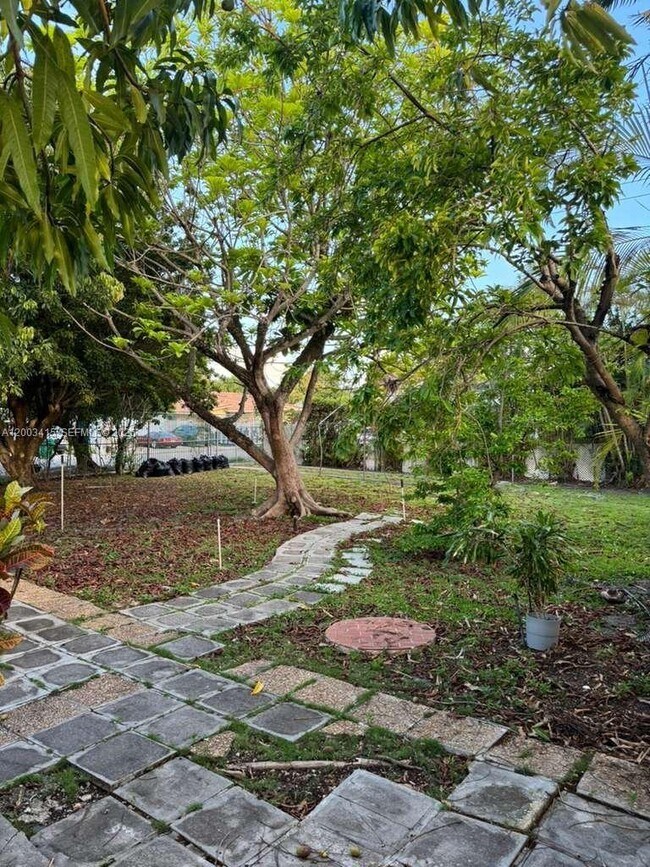 Building Photo - 3600 SW 26th St