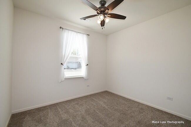 Building Photo - 325 Sussex Ln