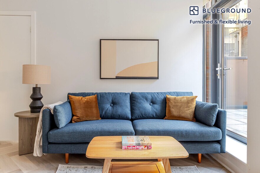 Building Photo - 49 E 34th St