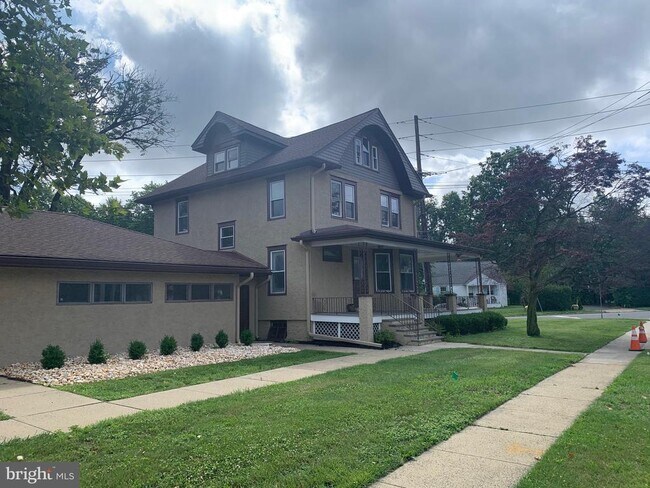 Building Photo - 1072 Parkway Ave