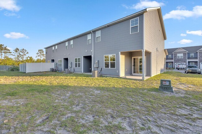 Building Photo - 3 BR close to Stone Bay!