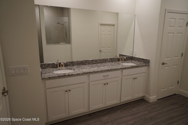 Building Photo - 153 Oakcrest Ave NE