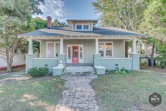 Building Photo - Central Location, Hardwood Floors, Recently Updated