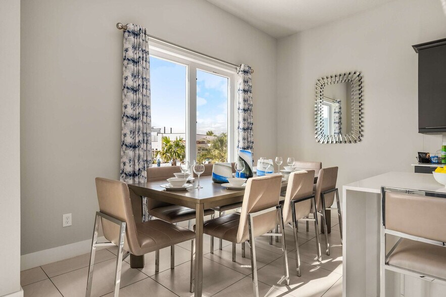 Building Photo - 7740 Sandy Ridge Dr