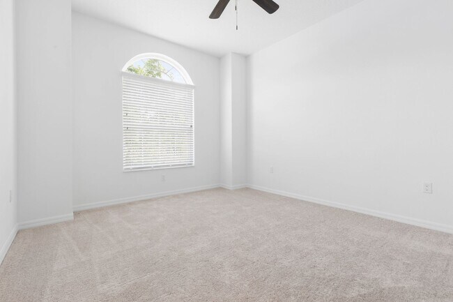 Building Photo - Home for rent on the lake !