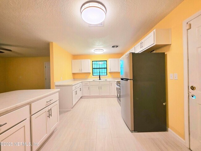 Building Photo - 4951 Dallen Lea Dr