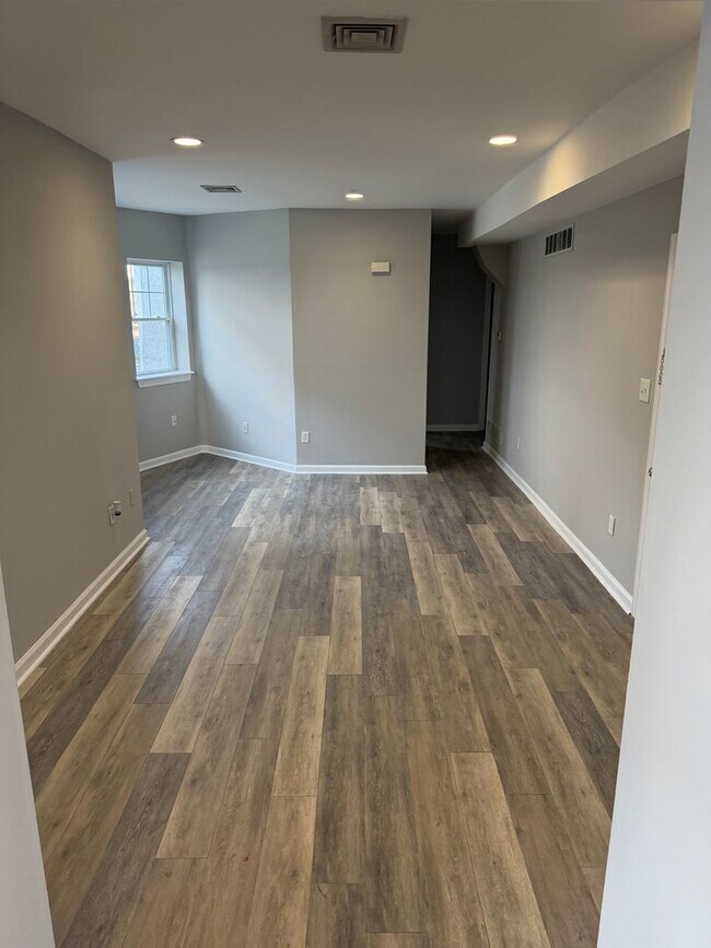 Building Photo - 116 S Massachusetts Ave