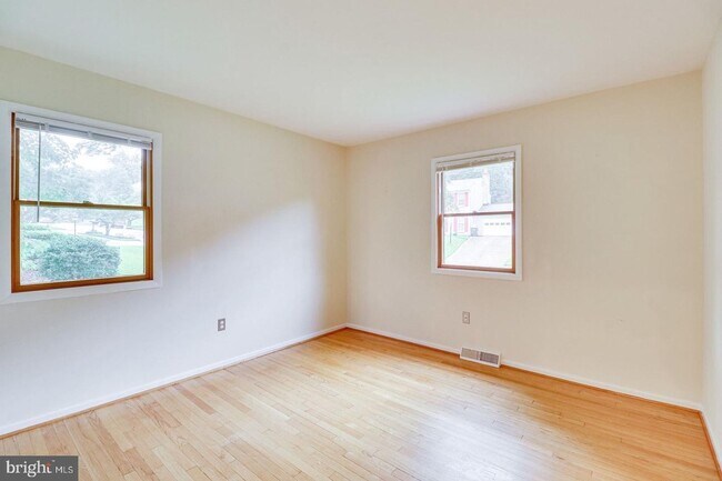 Building Photo - This elegant and unique three-level split ...