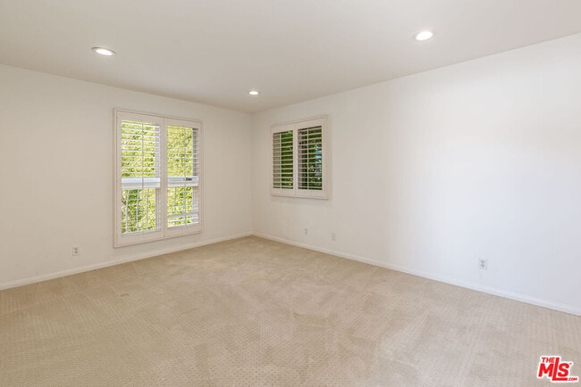 Building Photo - 158 S Anita Ave