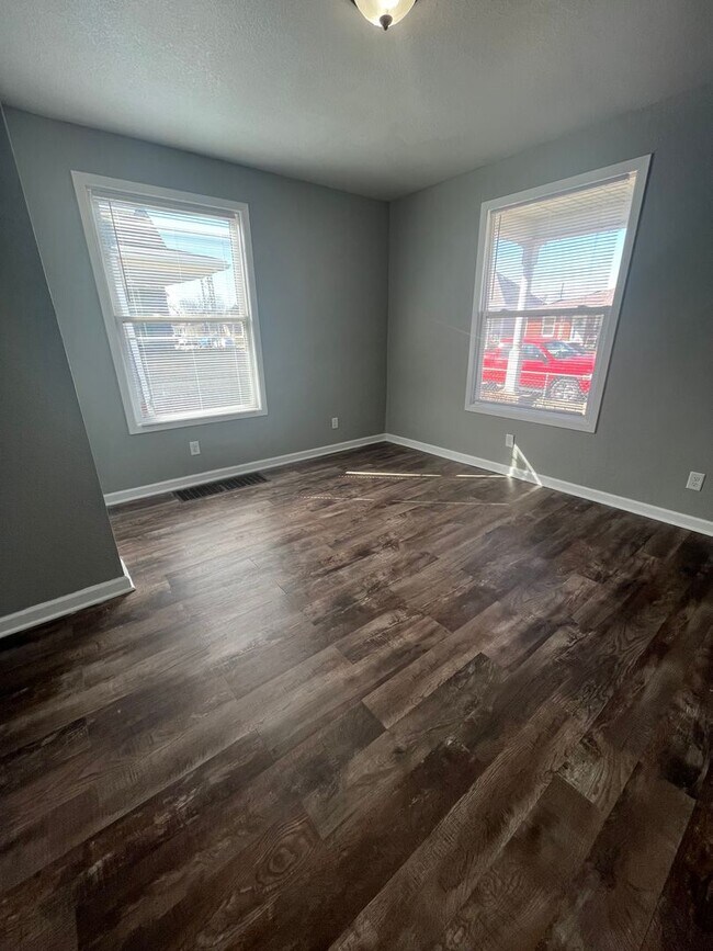 Building Photo - 402 Virginia St. Saint Joseph, Mo 64504