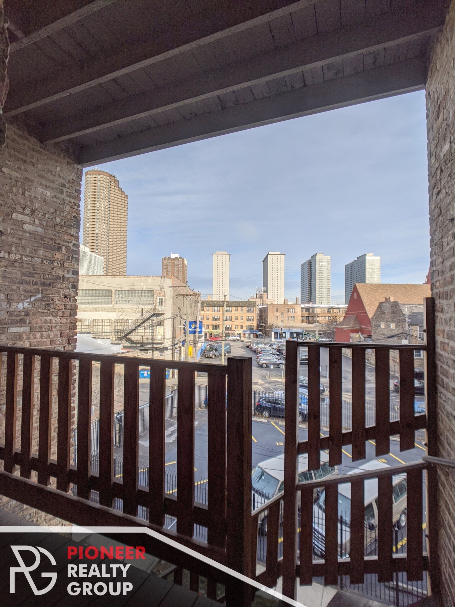 Building Photo - 736 W Addison St