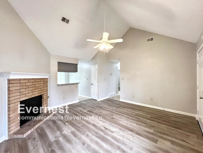 Building Photo - 7091 Foxhall Dr