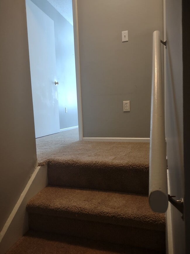 Building Photo - ****MOVE IN SPECIAL****Fabulous Upgraded Three Bedroom/Two Bath Townhome - Walking Distance to Le...