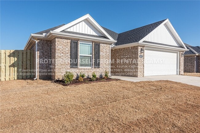 Building Photo - 4476 W Newton Ave