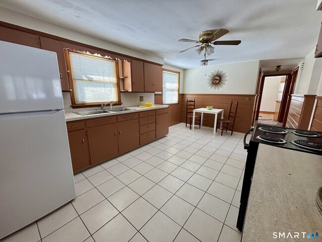 Building Photo - 148 Edgewood Dr