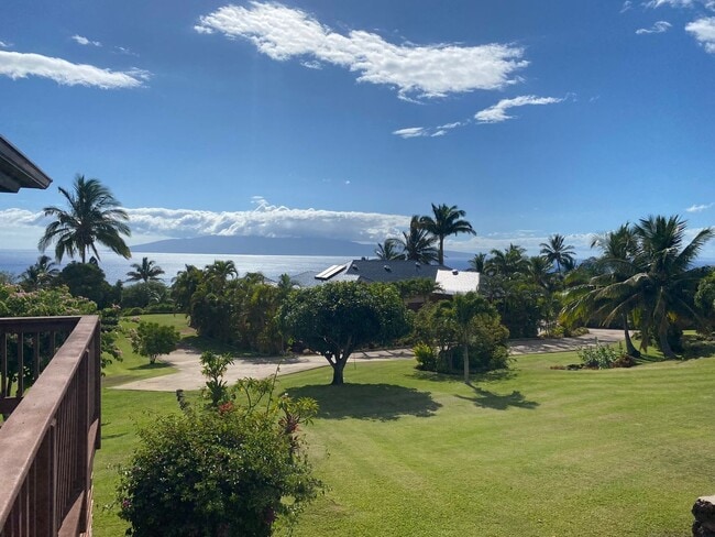 Building Photo - Stunning Launiupoko 2BR Rental – Ocean Vie...