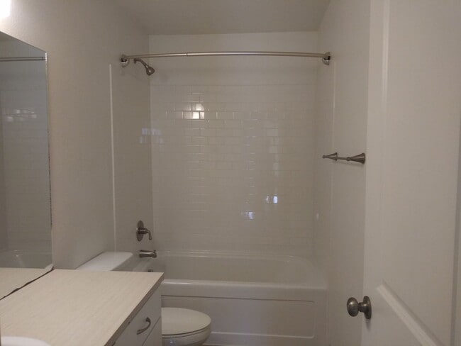 Building Photo - Better than Cool TH in Creston-Kenilworth