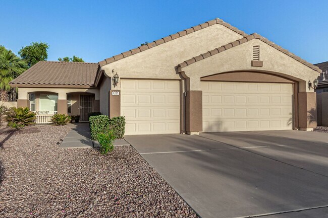 Building Photo - 3-bedroom plus bonus room with 3-car garage on large lot