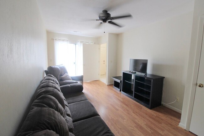 Building Photo - 1408 Bradley Dr