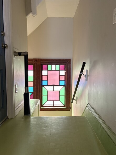 Front Staircase - 16 Eames St