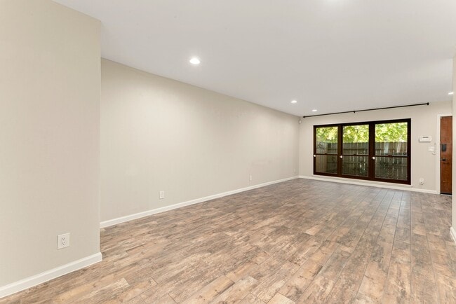 Building Photo - 6453 Bayou Glen Rd