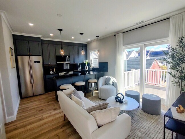 Building Photo - 93 Grove St