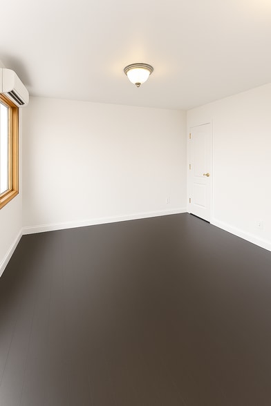 Building Photo - 2120 Ocean Ave