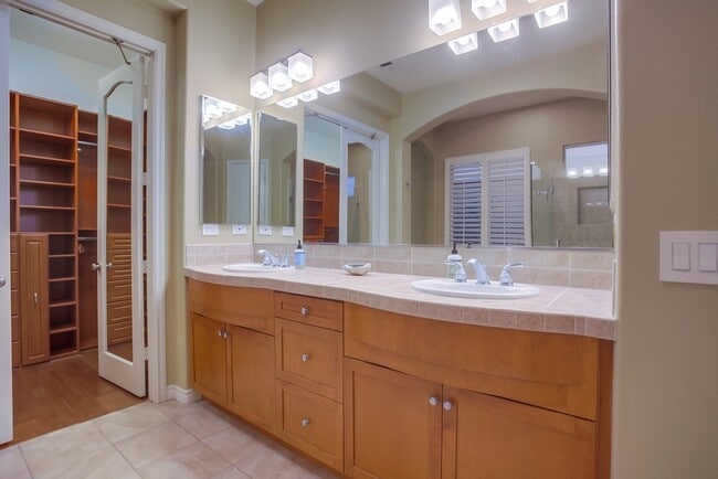 Building Photo - 8462 Donaker St