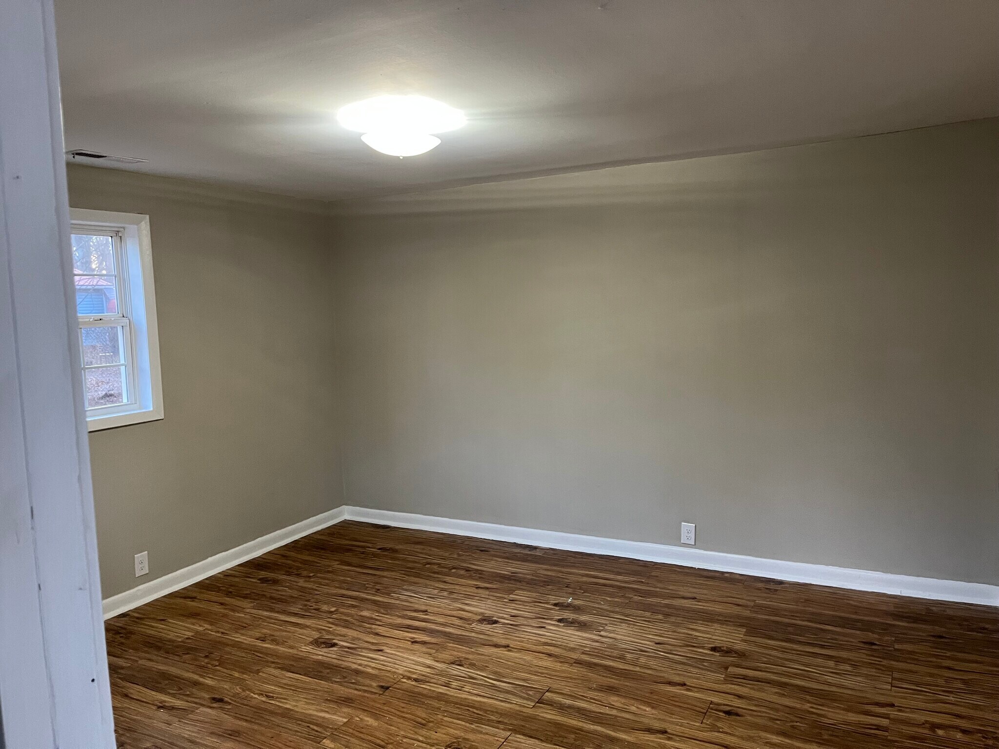 Building Photo - 914 Fir Pl