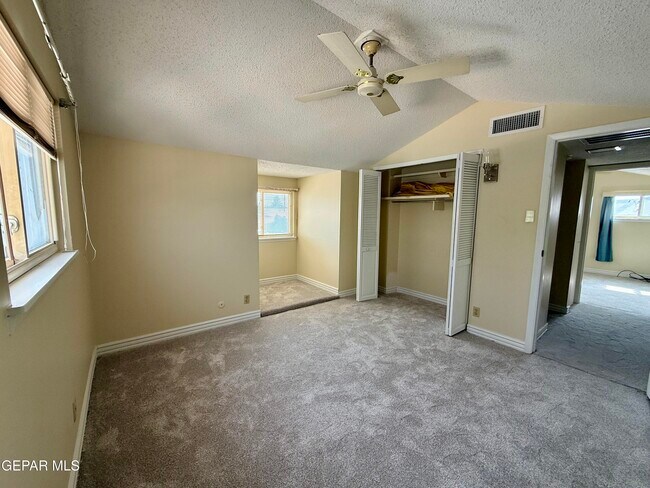 Building Photo - 10125 Chezelle Dr