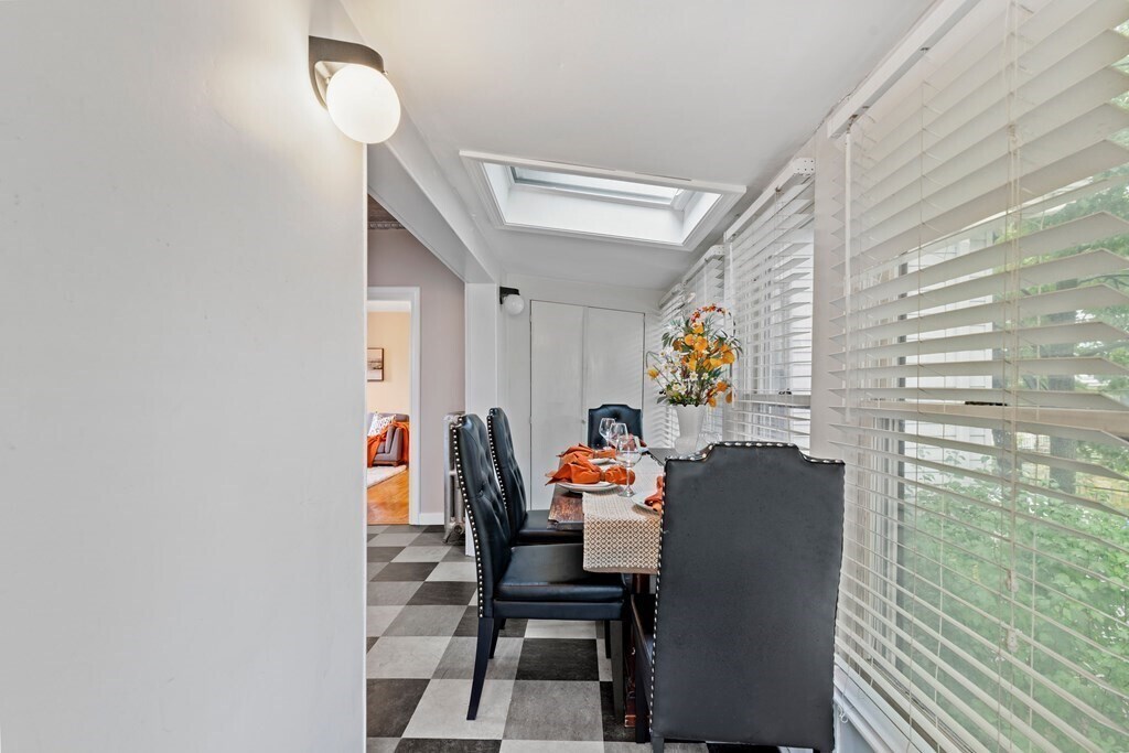 Building Photo - 80 Irving St