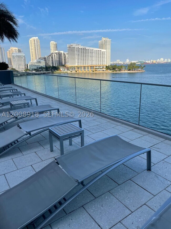 Building Photo - 1155 Brickell Bay Dr