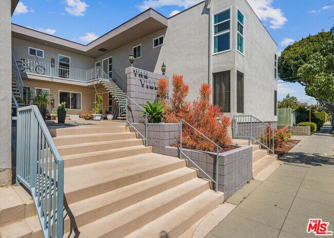 Building Photo - 2101 California Ave