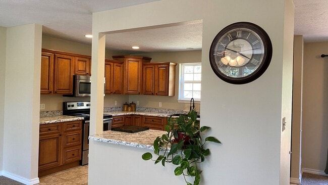 Building Photo - Gorgeous 3 Bedroom, 2 Bathroom Split Level...