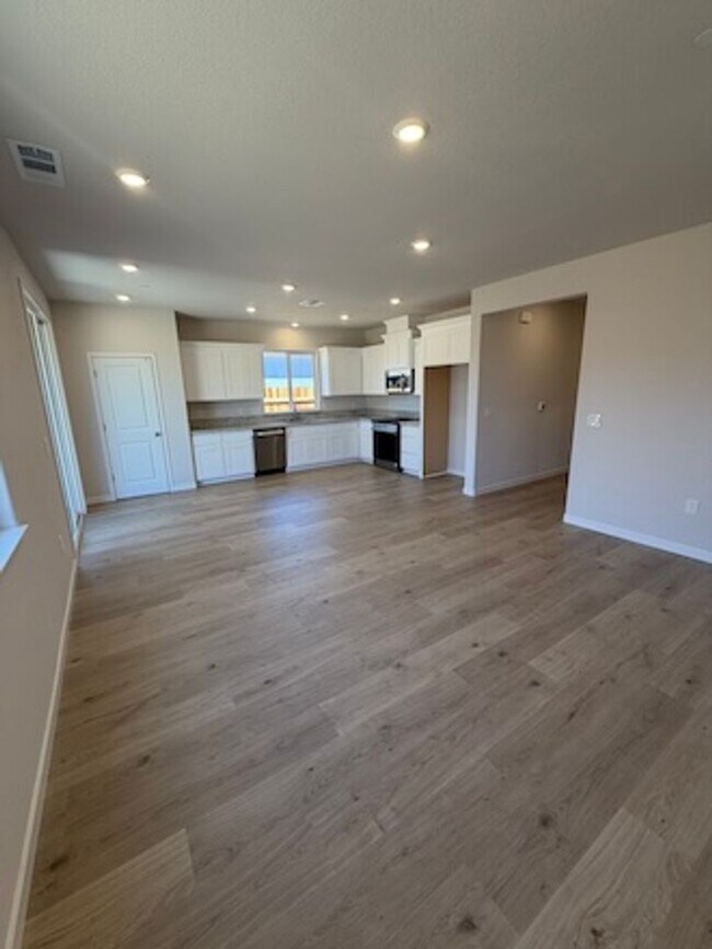 Building Photo - Brand New Single Story Solar All Electric Home in Roseville