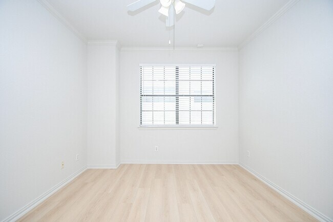 Building Photo - 9400 Bellaire Blvd