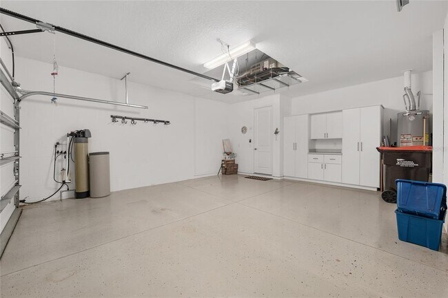 Building Photo - 5587 NW 40th Pl